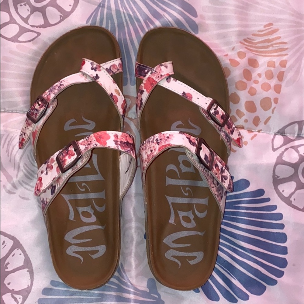 Sandals with beautiful flower design